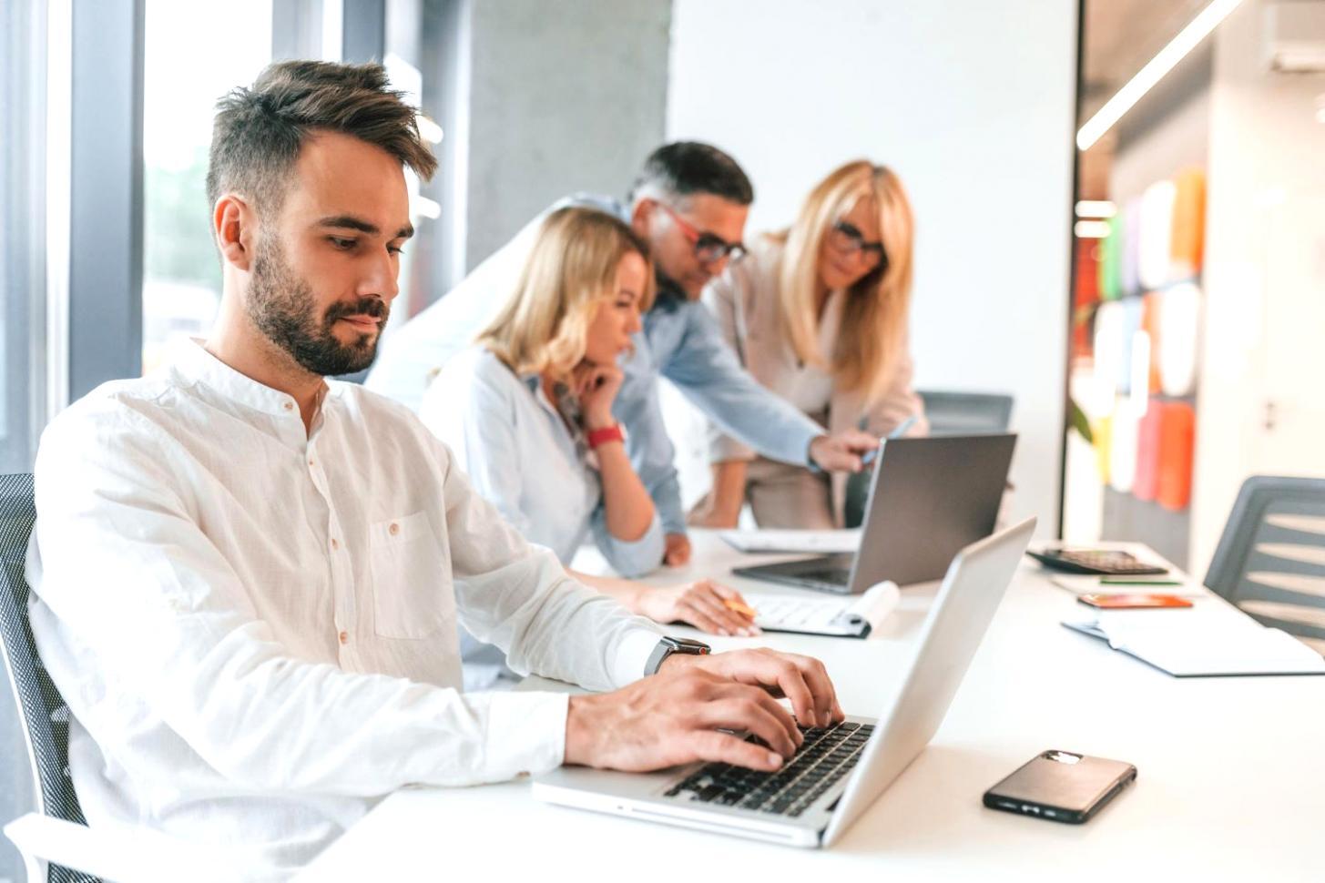 Interaktive Kursmodule auf verschiedenen Geräten